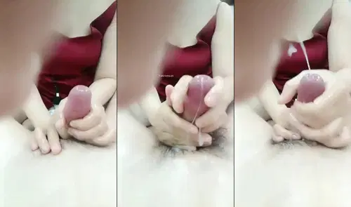 Em chưa kịp cởi đồ mới vuốt chim anh một tí mà anh đã xuất tinh bắn như pháo hoa